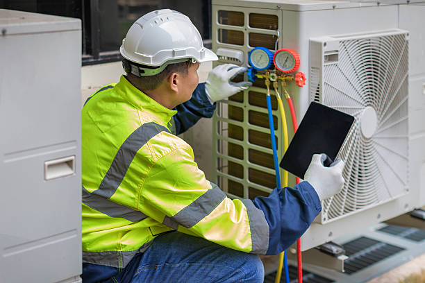 Professional Hvac technician working in Pleasant Prairie, WI